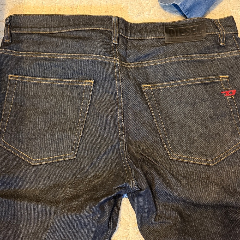 Men’s dark colored diesel jeans size 33 - Picture 7 of 9